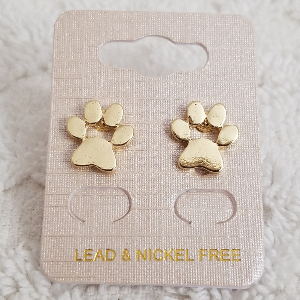 Pow minimalist stud earrings